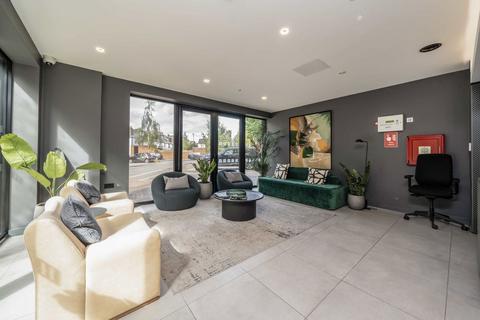 2 bedroom flat to rent, Middle Road, London W7
