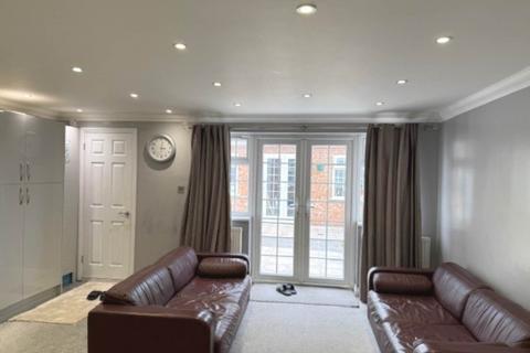 5 bedroom semi-detached house to rent, Adelaide Road, High Wycombe HP13
