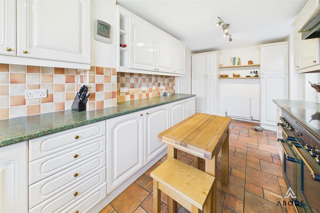 CAM04913 G0-PR0089-STILL011.jpg