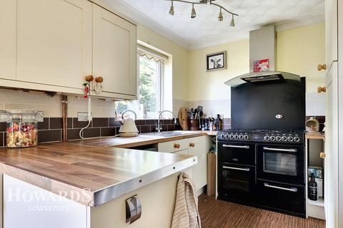 25 Chipperfield Road, Kessingland, Lowestoft, NR33 7SS