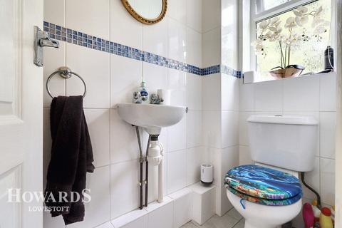25 Chipperfield Road, Kessingland, Lowestoft, NR33 7SS