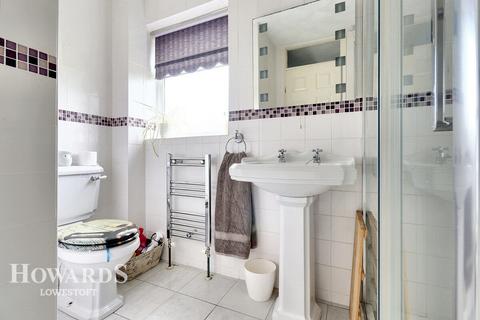 25 Chipperfield Road, Kessingland, Lowestoft, NR33 7SS