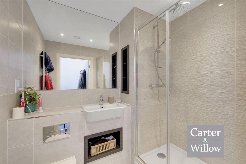 En suite shower
