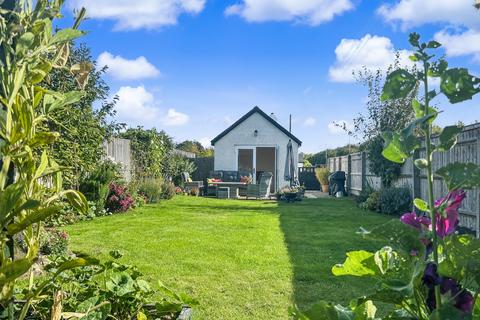 3 bedroom cottage for sale, Turnpike Road, Blunsdon, Swindon, SN26