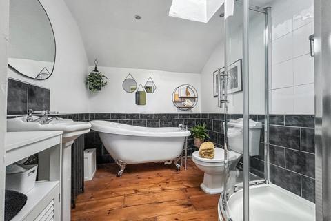 3 bedroom cottage for sale, Turnpike Road, Blunsdon, Swindon, SN26