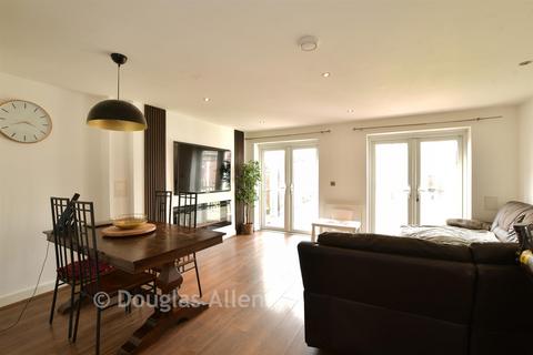 5 bedroom semi-detached house for sale, Market Avenue, Wickford, Essex