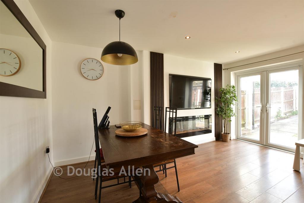 Lounge/Dining Room