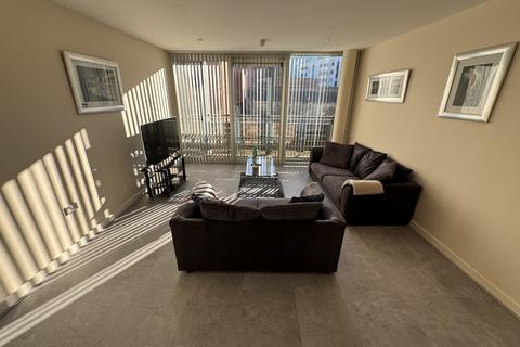 2 bedroom apartment to rent, Canal Square, Birmingham B16