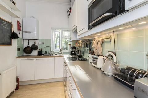 3 bedroom semi-detached house to rent, Uxbridge Road, London W12