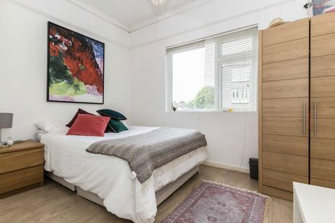 3 bedroom semi-detached house to rent, Uxbridge Road, London W12