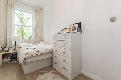 3 bedroom semi-detached house to rent, Uxbridge Road, London W12