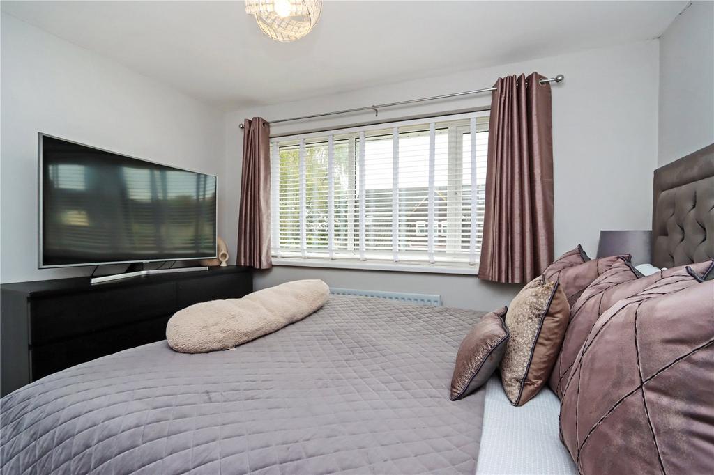 Bedroom 1 Pic 2