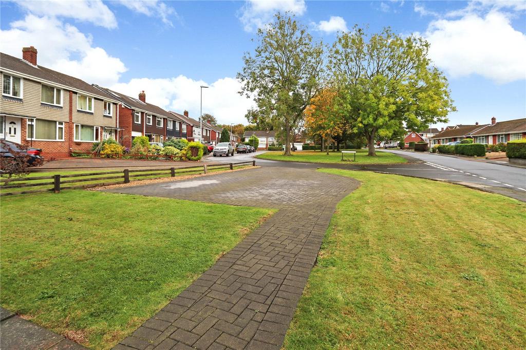 Front Drive/Garden