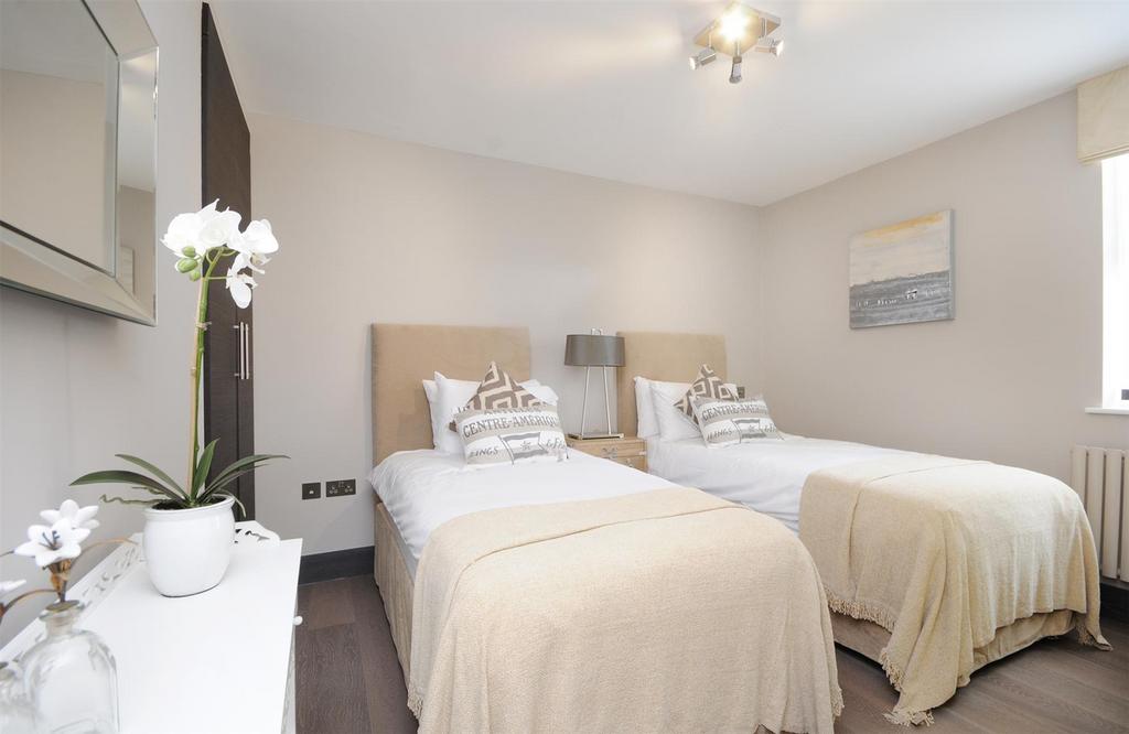 Twin bedroom.jpg