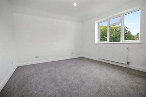 24 Rydes Avenue, Guildford, GU2 9SR