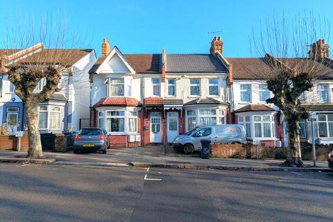 1 bedroom flat for sale, One Bedroom Garden Flat For Sale Dallas Road Hendon NW4