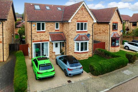 5 bedroom detached house for sale, Hartland Avenue, Tattenhoe, Milton Keynes