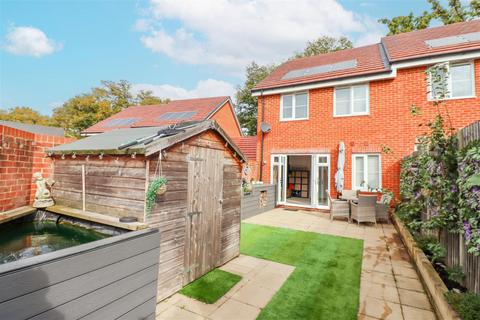 undefined, Nugent Close, Fleet GU52