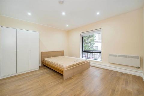 4 bedroom flat to rent, Harley Street, London W1G