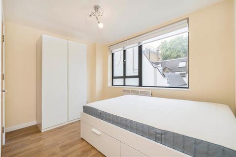 4 bedroom flat to rent, Harley Street, London W1G