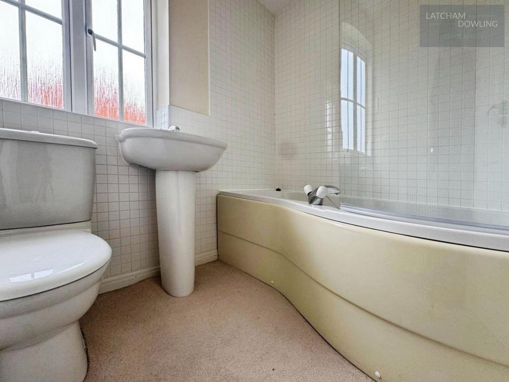 Pbox-bathroom-346133.jpg