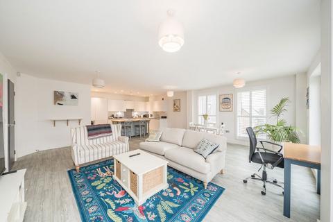 2 bedroom flat to rent, Swan Street, Old Isleworth TW7