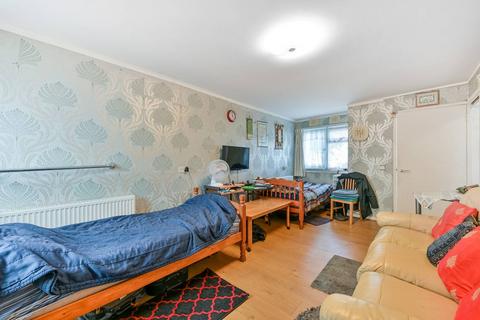 undefined, Lovat Walk, Heston, Hounslow, TW5