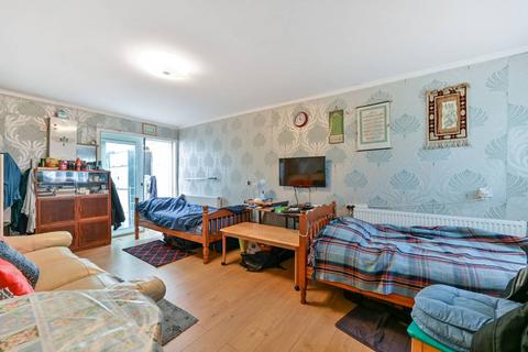 undefined, Lovat Walk, Heston, Hounslow, TW5