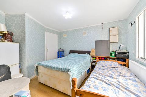 undefined, Lovat Walk, Heston, Hounslow, TW5