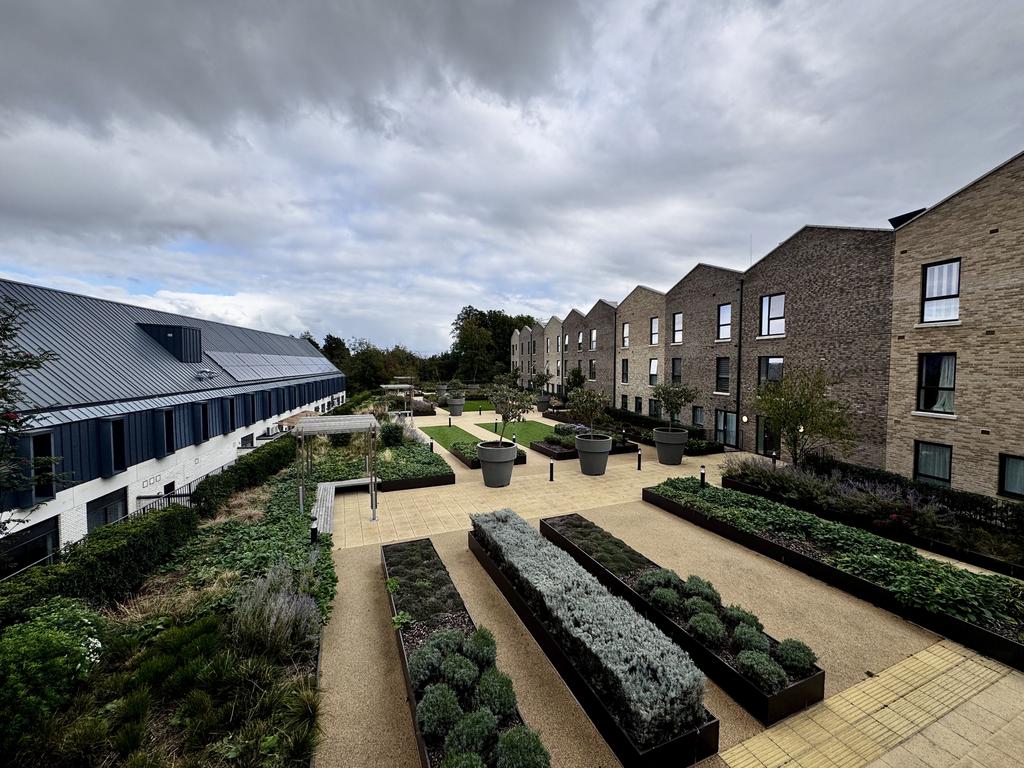 20250923 141012282 i OS