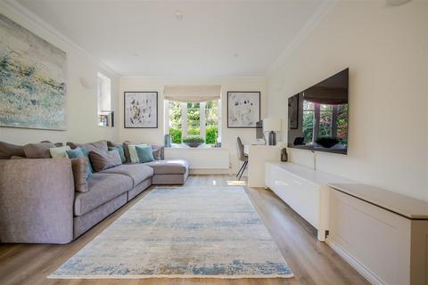 4 bedroom detached house for sale, Llanvair Drive, Ascot