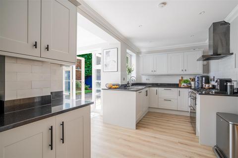 4 bedroom detached house for sale, Llanvair Drive, Ascot