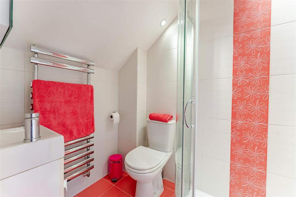 14 - ensuite.jpg