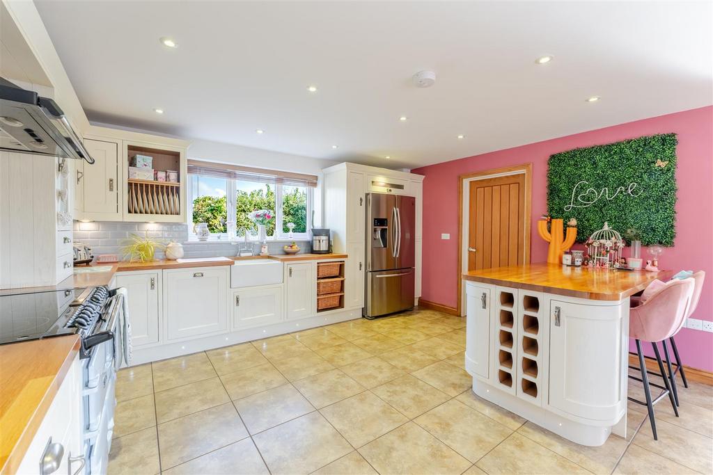 4.6 - kitchen.jpg
