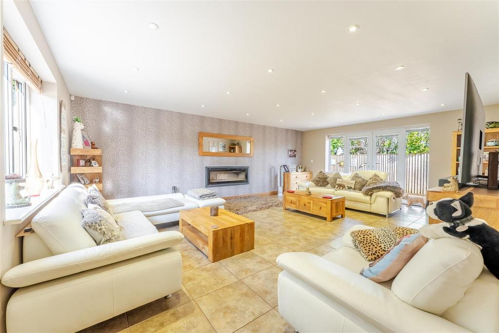 5 - sitting room.jpg