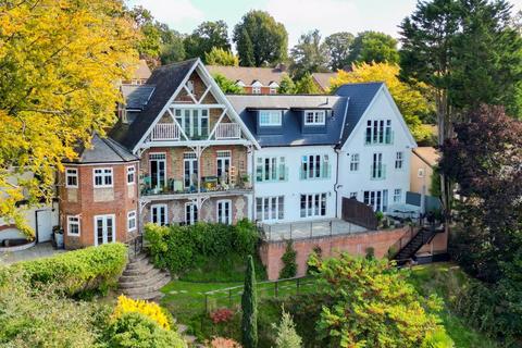 3 bedroom apartment for sale, Westview Road, Warlingham