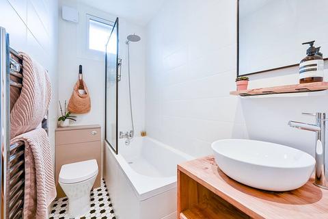 18b Milton Road, London, W3 6QA