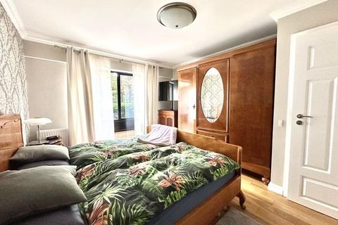 24 Pitt Place, Epsom, KT17 4PY