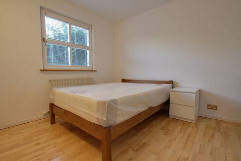 undefined, Double Room in a professional house share situated in a riverside development, next to Greenland Docks, Surrey Quays