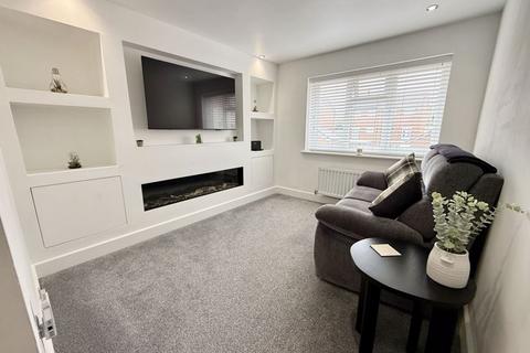 2 bedroom coach house for sale, Renner Croft, Dunstable
