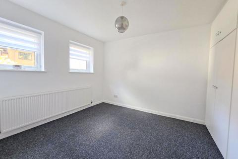1 bedroom ground floor flat for sale, Oakdene Close, Hatch End