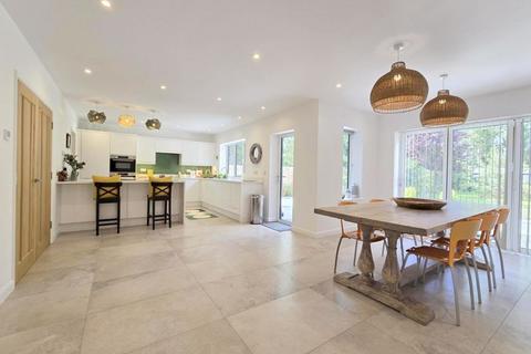 5 bedroom detached house for sale, Hillview Road, Hatch End
