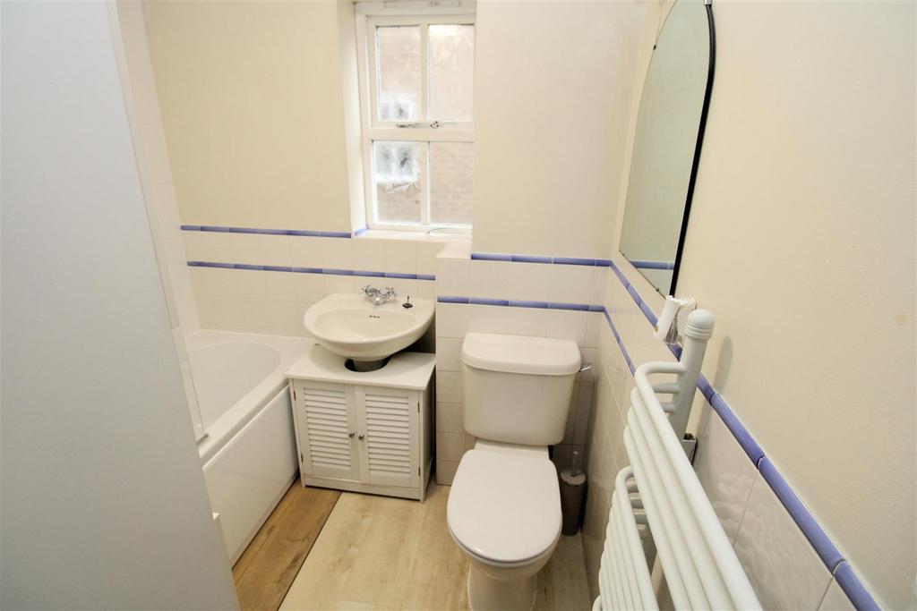 Bathroom USE.JPG