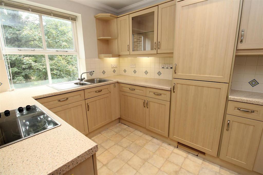 Kitchen USE.JPG