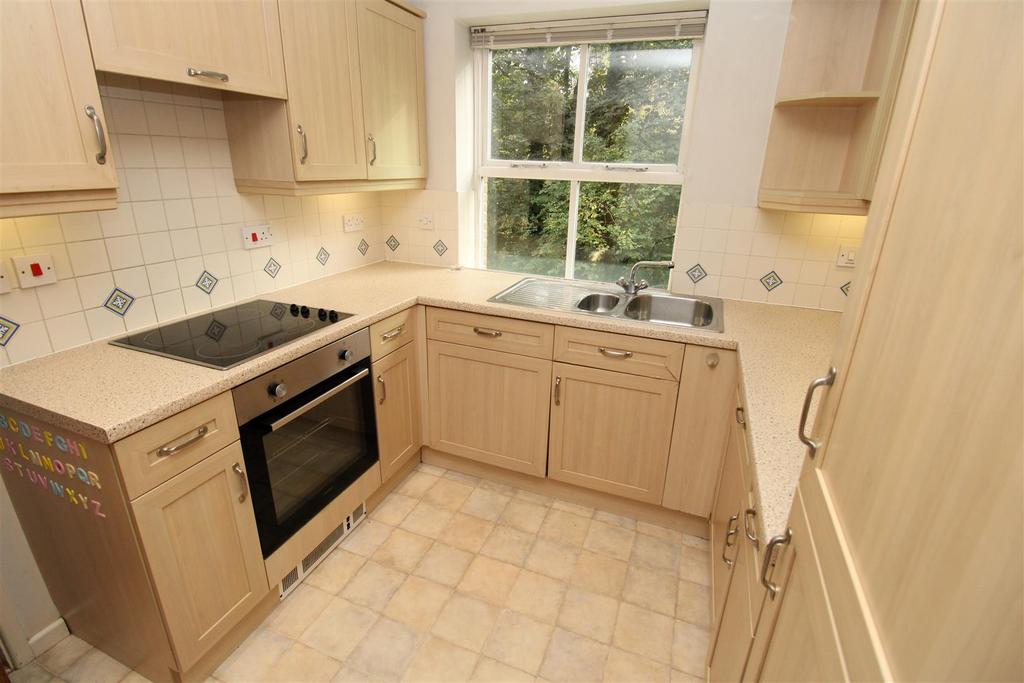 Kitchen 2 USE.JPG