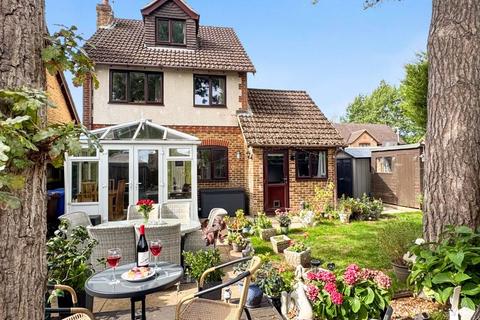 3 bedroom detached house for sale, Gibbons Close, Sandhurst GU47