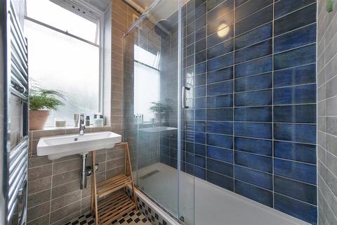 3 bedroom flat to rent, Iron Mill Road, SW18