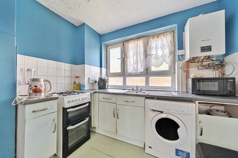 3 bedroom apartment for sale, Fendt Close, London