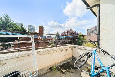 3 bedroom apartment for sale, Fendt Close, London