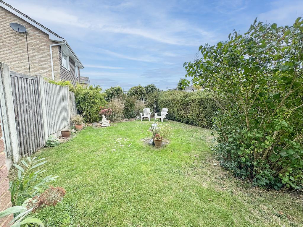 Front garden side